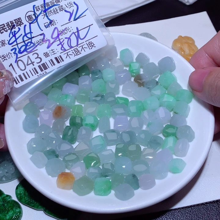 翡翠颈饰未镶嵌华*