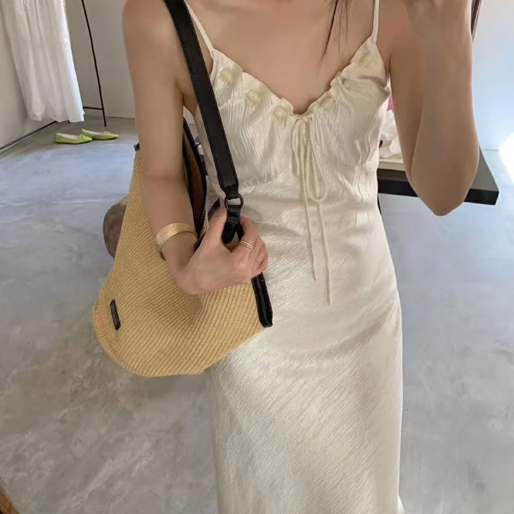 缎面显瘦露背吊带连衣裙气质长裙度假沙滩裙