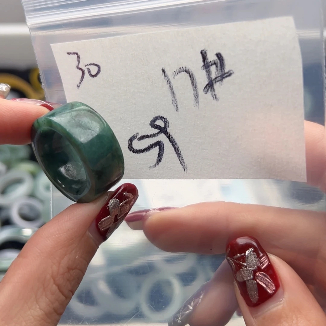 翡翠戒指未镶嵌流**华闪