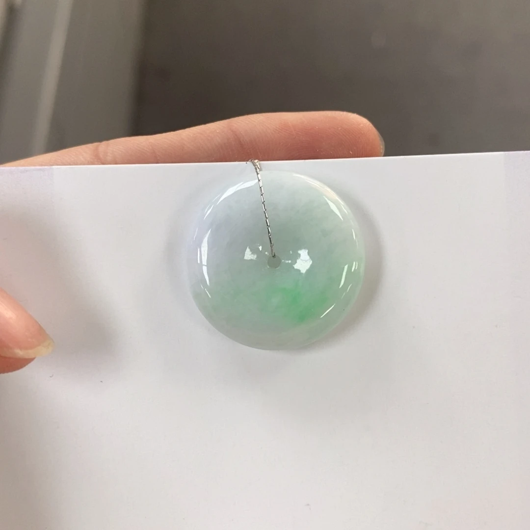 翡翠颈饰未镶嵌平安扣