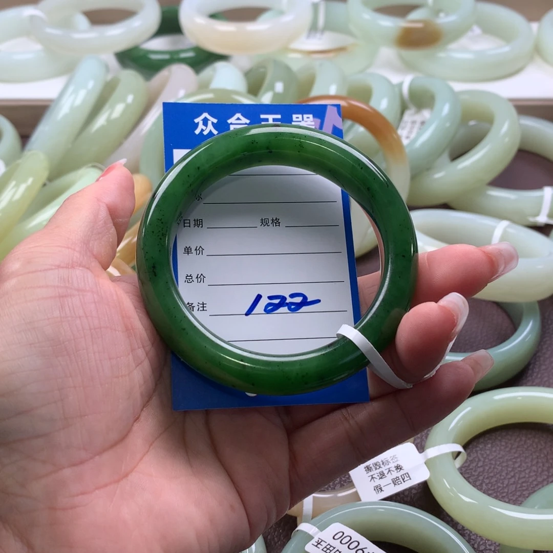 和田玉手镯57有微瑕未镶嵌