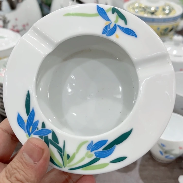 壶釉下五彩的瓷器和瓷器