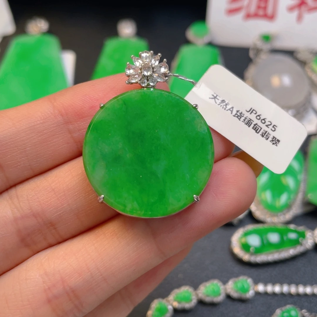 舒****翡翠银S925镶嵌颈饰