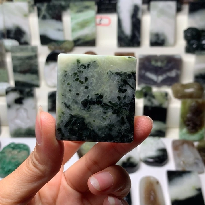 独山玉未镶嵌颈饰