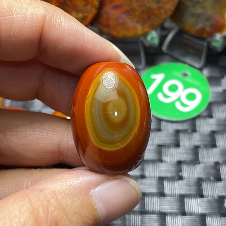 未镶嵌颈饰玛瑙/玉髓惊*
