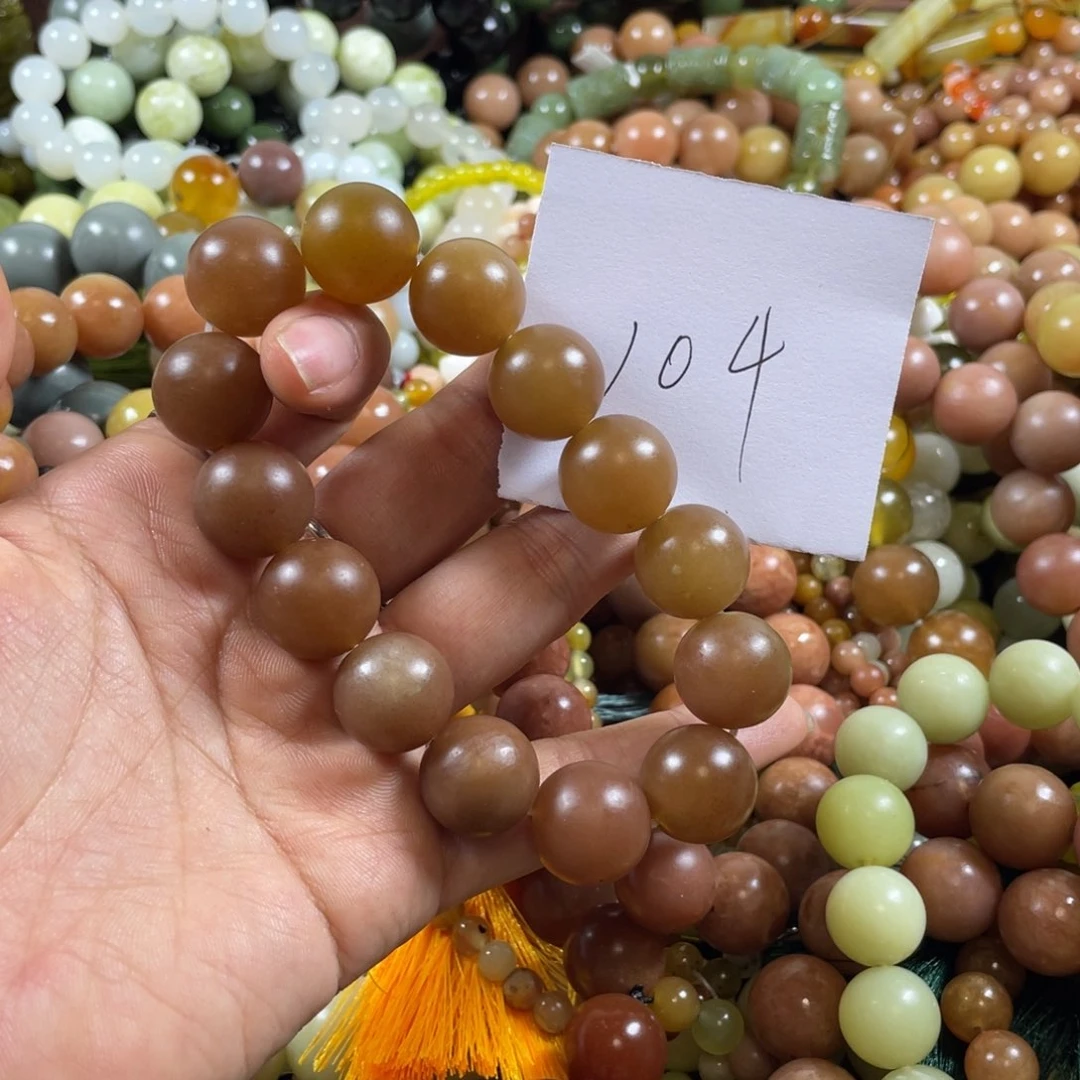 蛇纹石玉未镶嵌颈饰秋****?