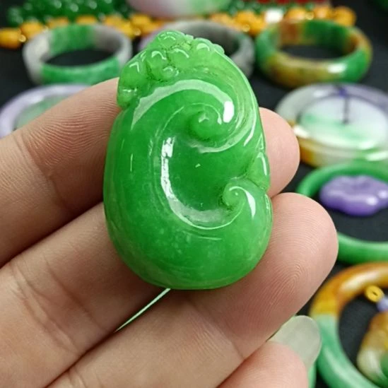 翡翠未镶嵌挂件翡翠