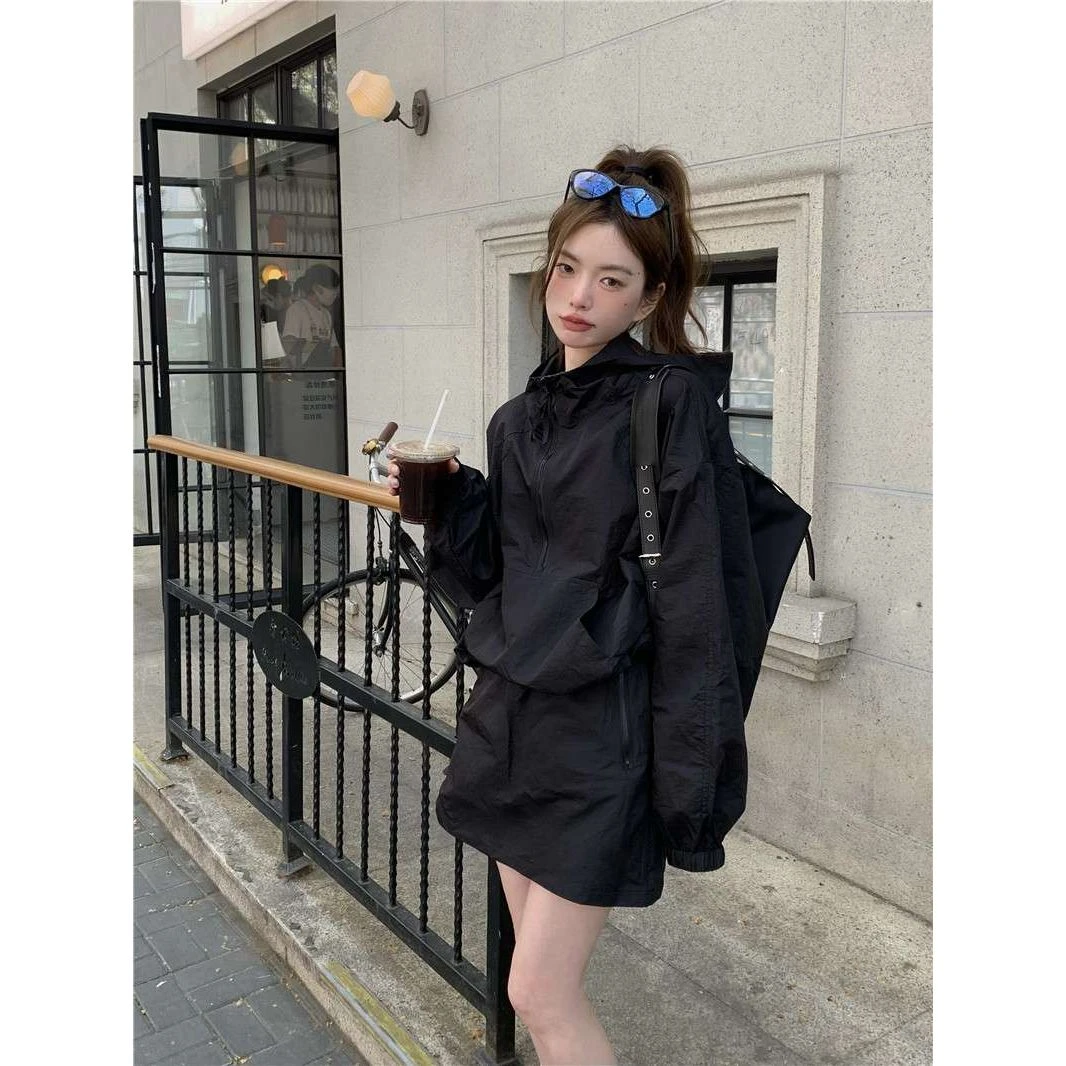 ..工装风薄款运动休闲冲锋衣套装连帽长袖防晒外套+短裙两件套女.