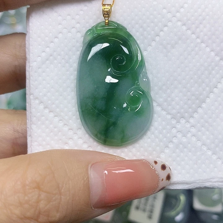 翡翠未镶嵌颈饰挂件