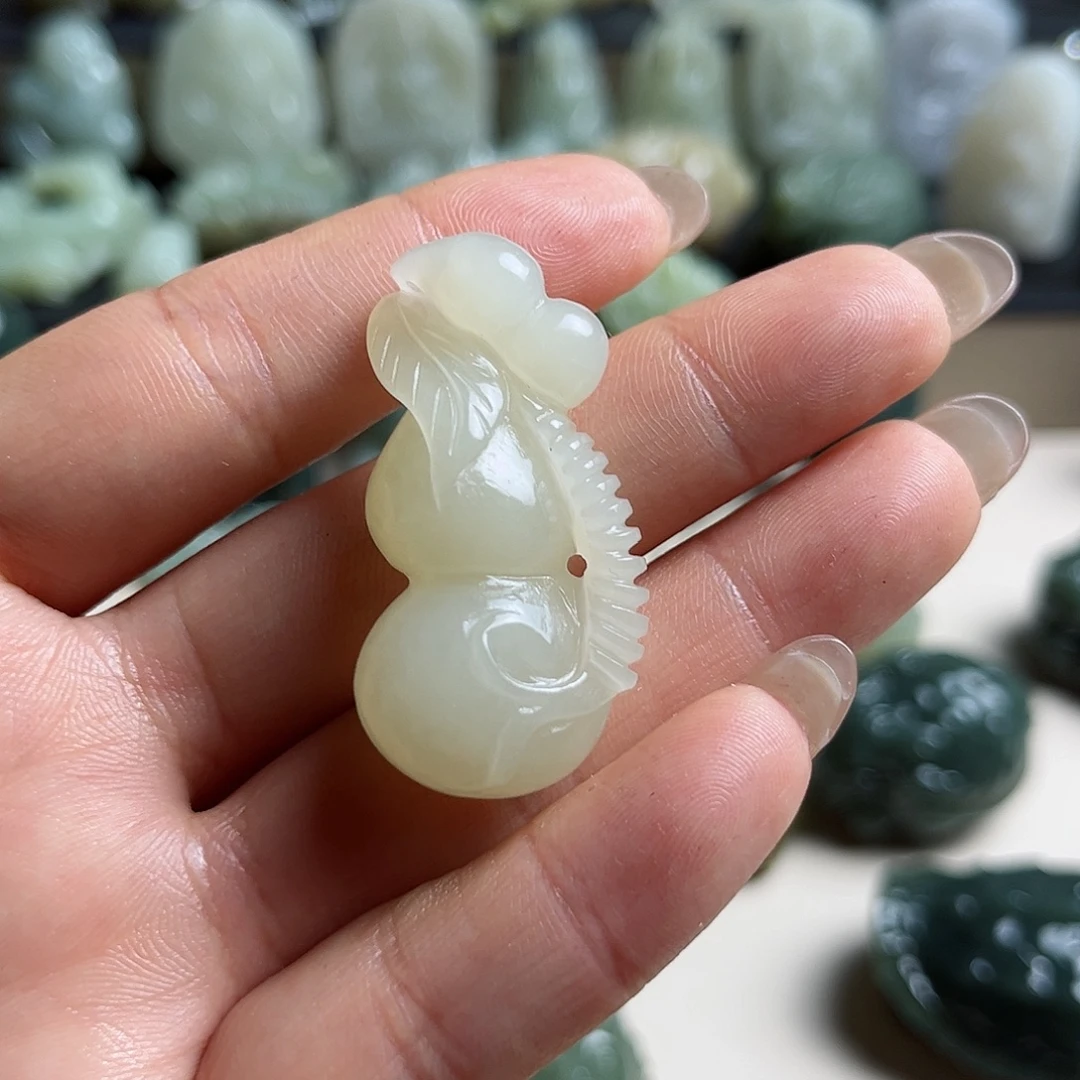 未镶嵌和田玉挂件