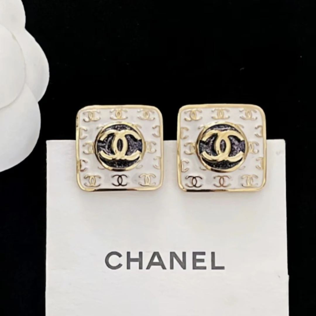 未使用 Chanel/香奈儿 耳钉方糖气质时尚金色经典小香风