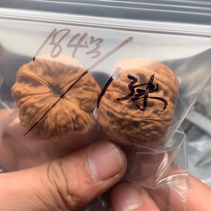 文玩核桃把件石**吖38门墩