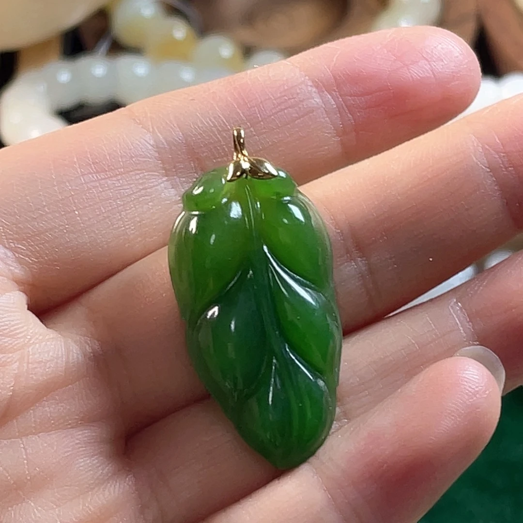 和田玉未镶嵌颈饰谷****励