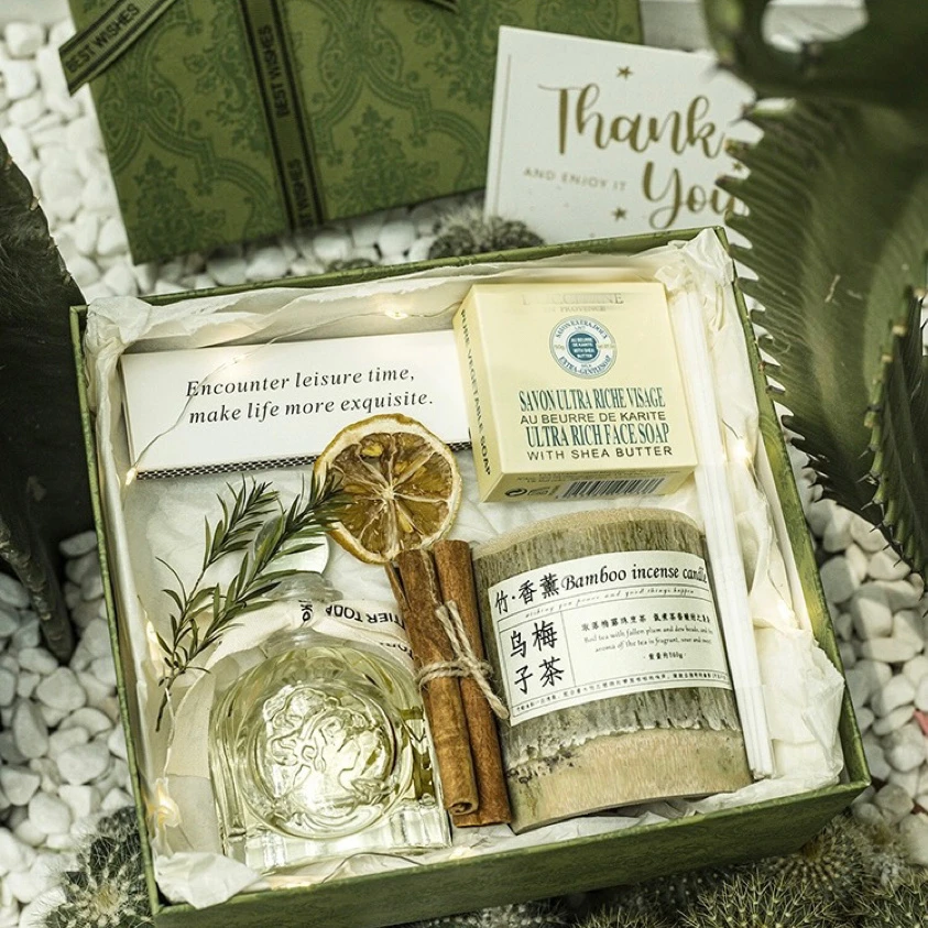 香薰蜡烛礼盒小众高级感送男女卧室生日礼物香皂闺蜜伴手礼