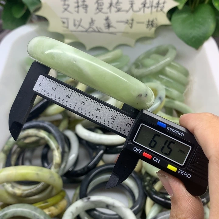蛇纹石玉未镶嵌手镯64
