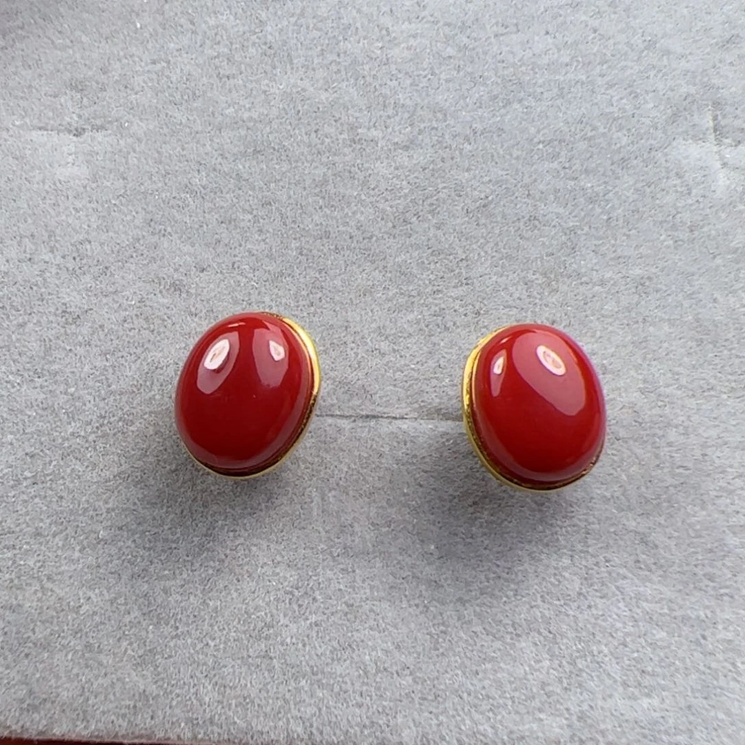 18K金镶嵌耳钉南红玛瑙