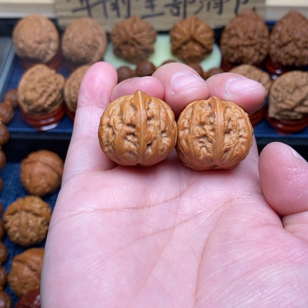 文玩核桃把件手捻方印