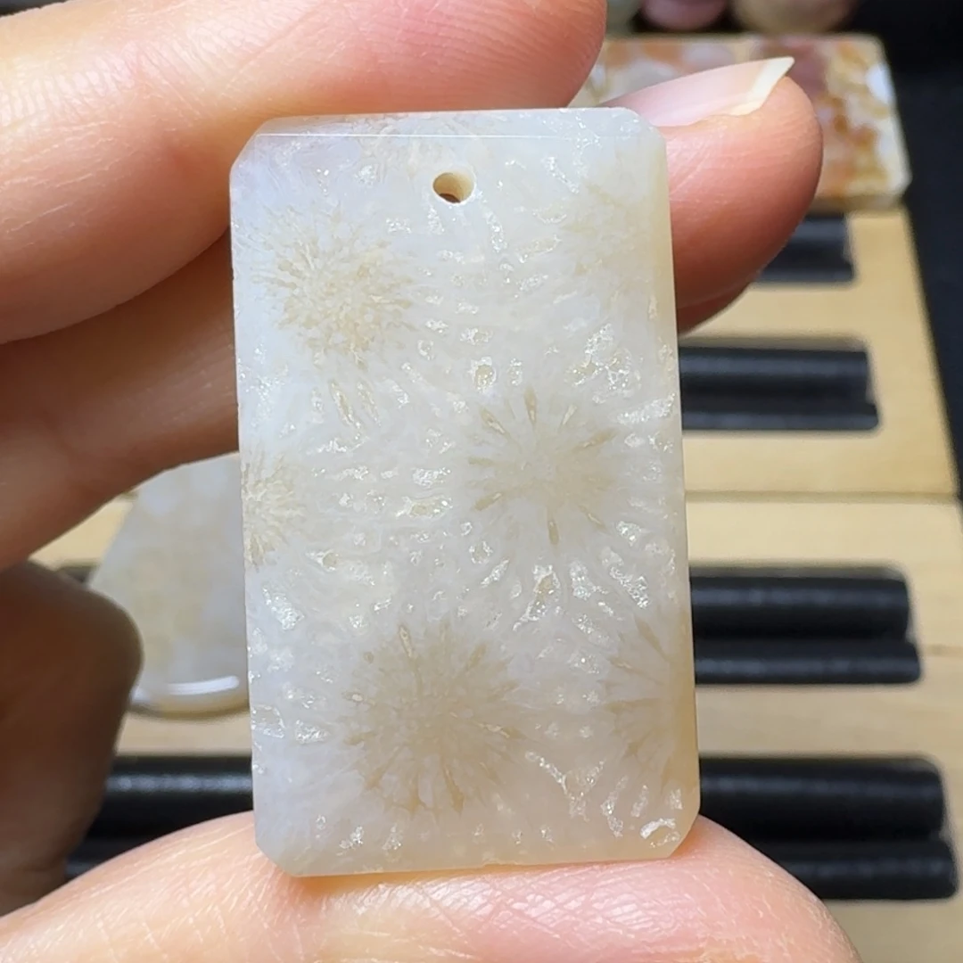 硅化玉爆闪的水 晶骨骼 大花未镶嵌