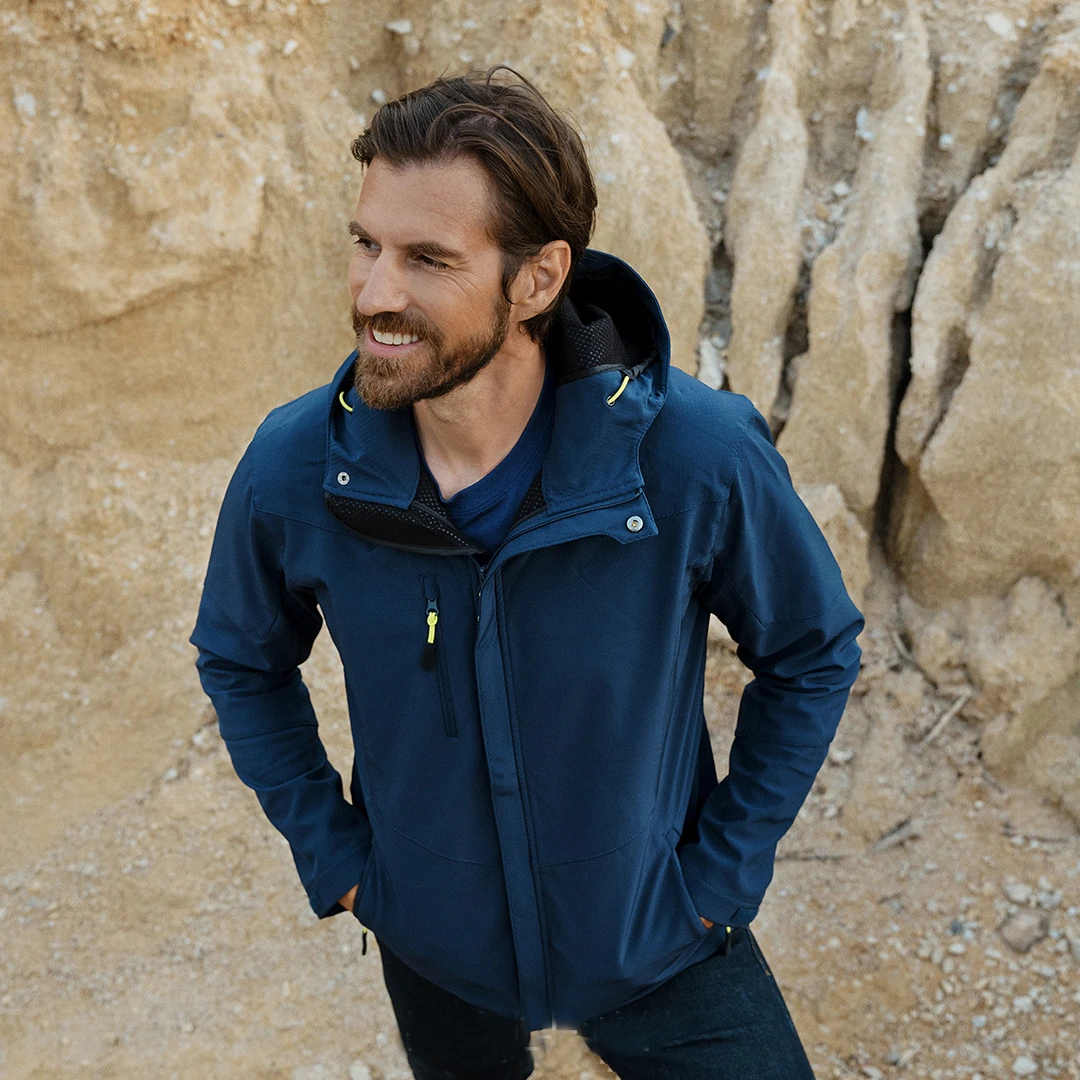 德国磐石品质！春季男女情侣户外通勤防风雨连帽软壳冲锋夹克外套