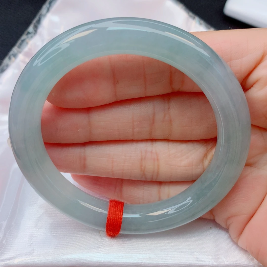 翡翠未镶嵌手镯53.6圆条 冰蓝底带雪花棉有纹