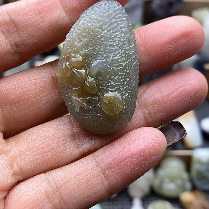 颈饰未镶嵌和田玉（糖玉）