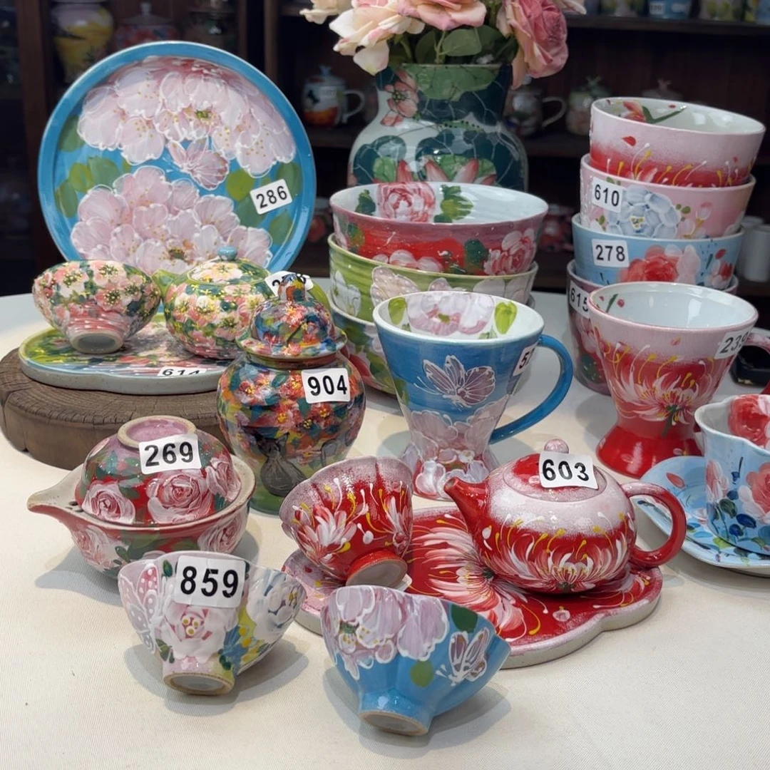 瓷片兔兔好可爱呀打个