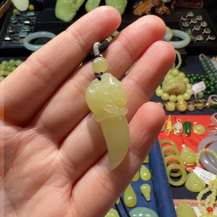 和田玉（黄玉）颈饰未镶嵌