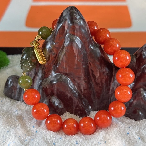 S006-4南红+和田玉貔貅-10mm（有礼盒）有矿坑矿点矿痕介意者勿拍！