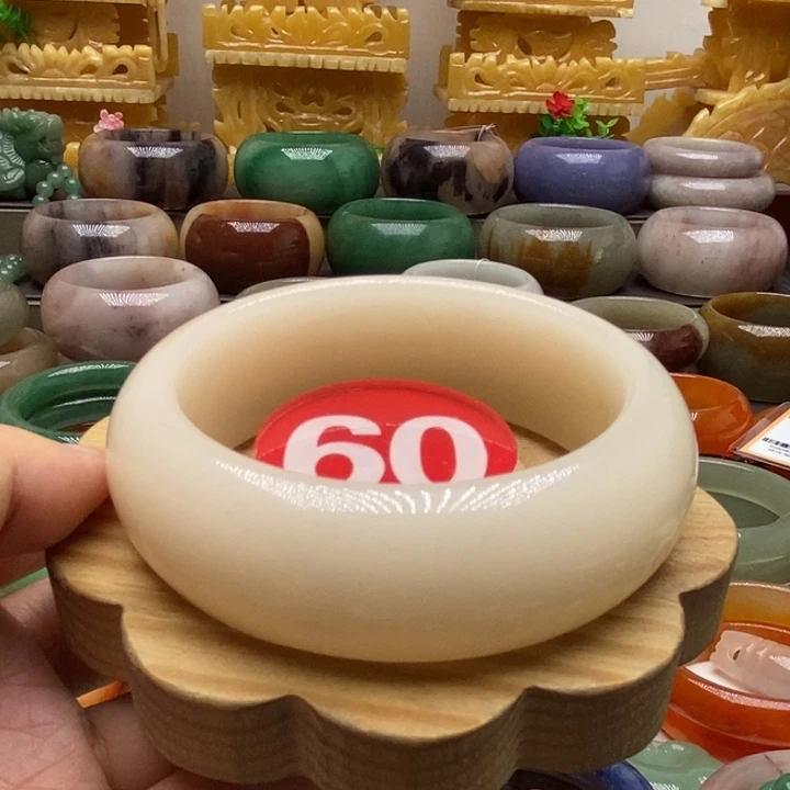 未镶嵌手镯石英质玉