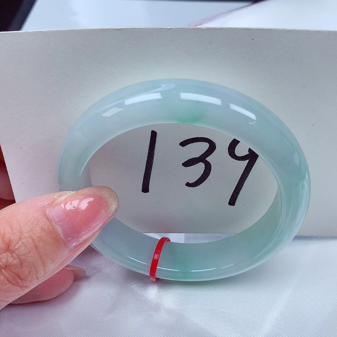 翡翠手镯未镶嵌翡翠