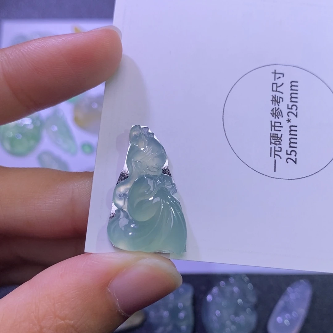 翡翠未镶嵌颈饰龙女