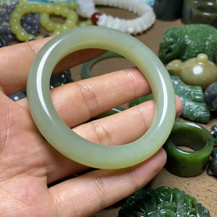 左***左颈饰未镶嵌和田玉