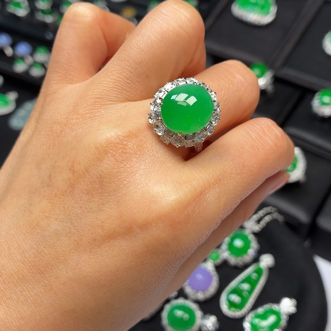 翡翠18K金镶嵌颈饰