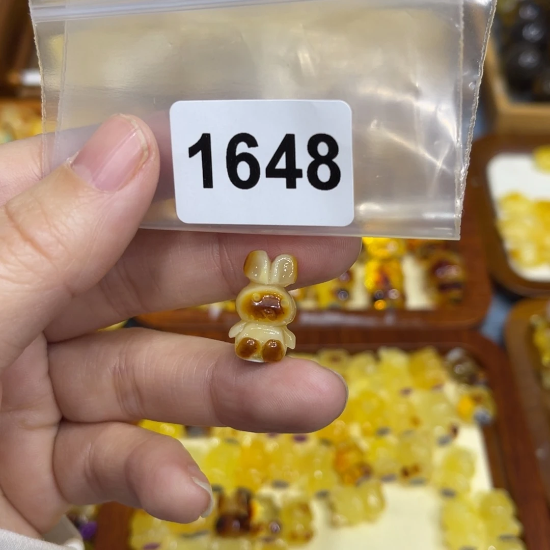 琥珀珠宝奇石未镶嵌