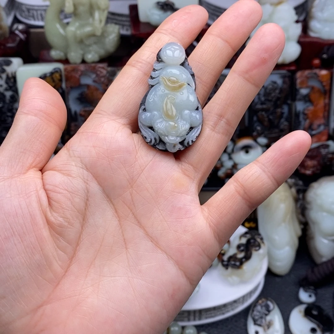 和田玉未镶嵌颈饰