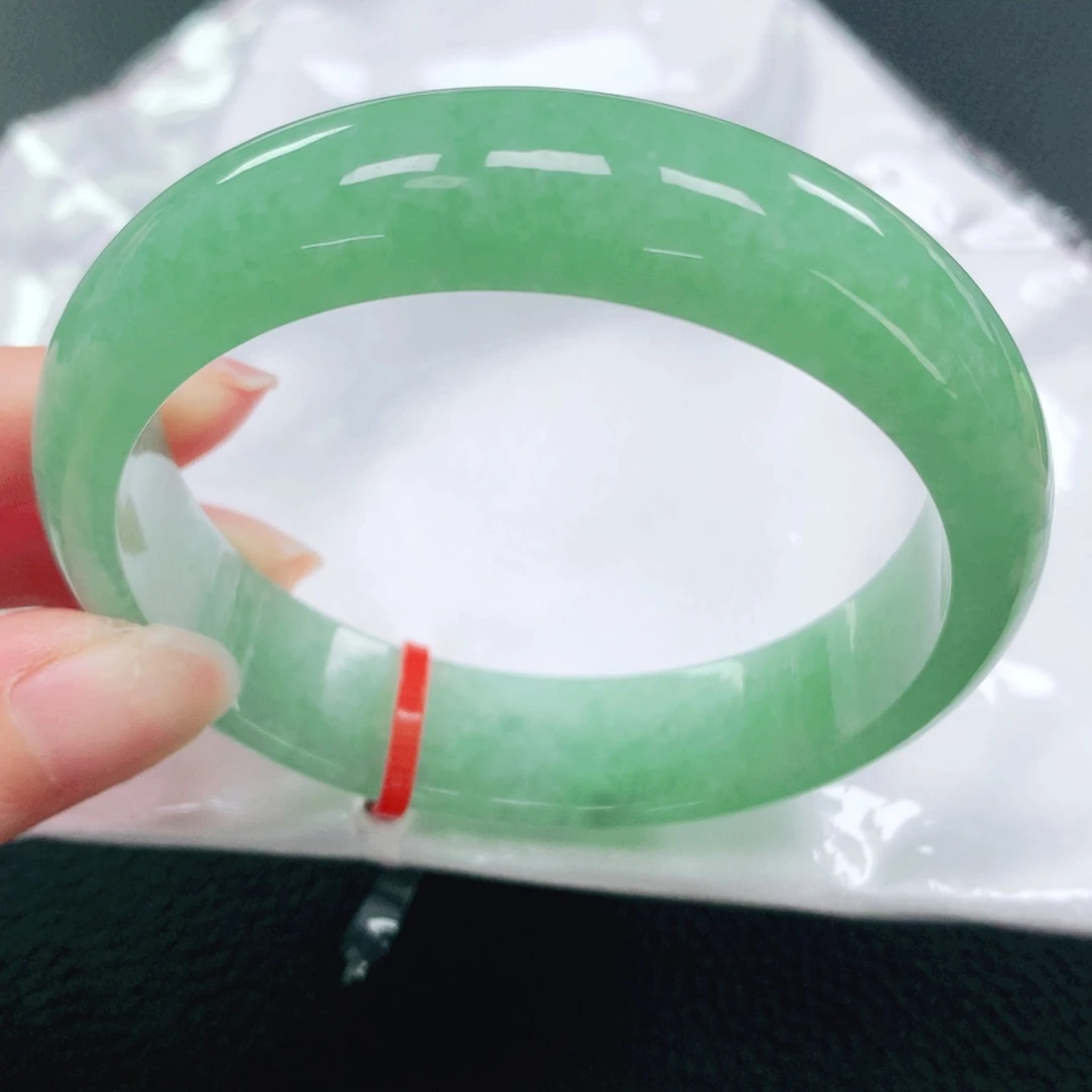 翡翠手镯未镶嵌58圈
