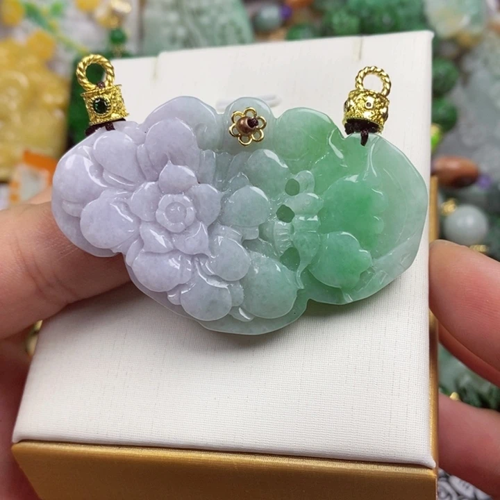 翡翠未镶嵌吊坠(赠链)