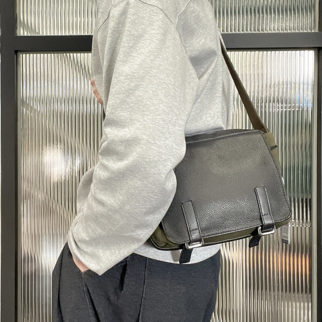 95新 LOEWE/罗意威 【龙】43PP12 黑色拼绿帆布斜挎包