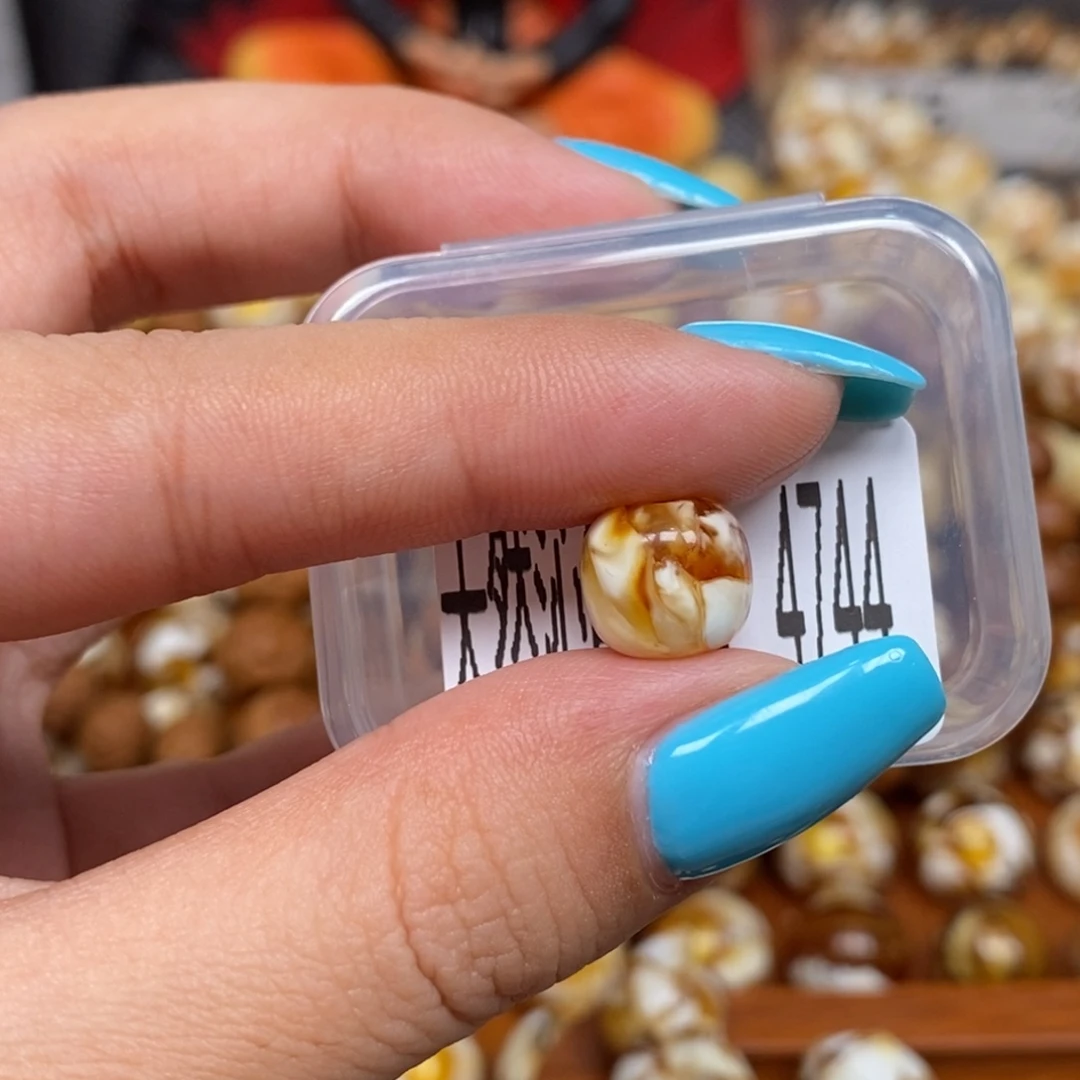 蜜蜡未镶嵌珠宝奇石4744