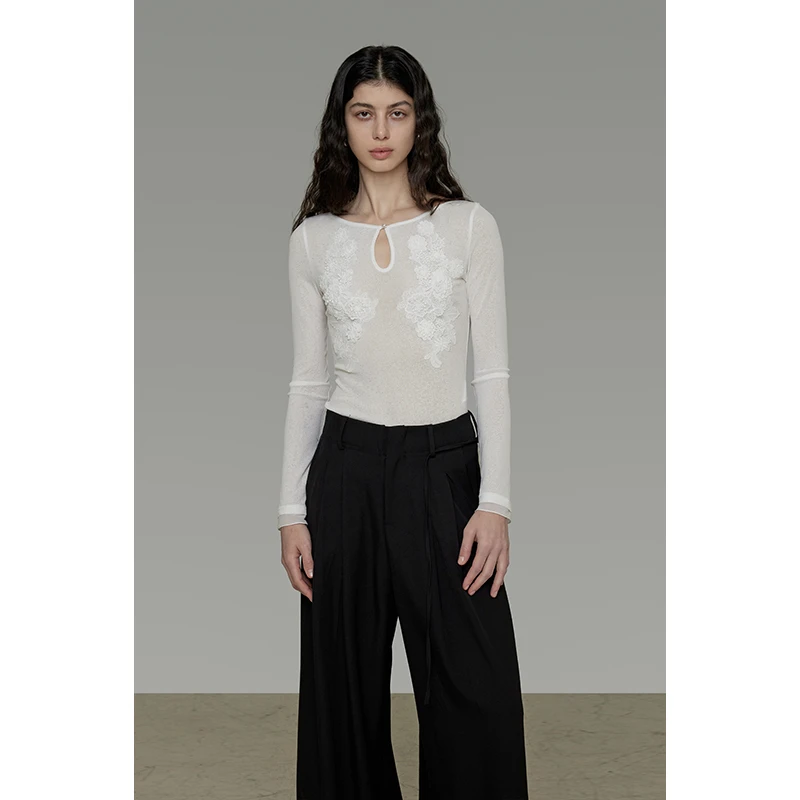 03.03上新【领口水滴镂空 简约设计感】复古绣花针织上衣UC25S078