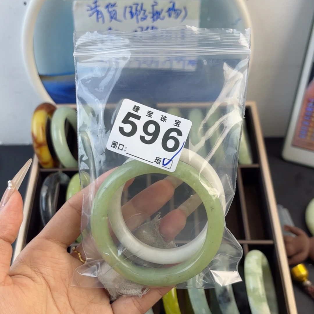未镶嵌蛇纹石玉手镯未**期