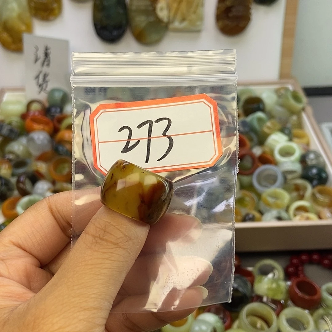 是***呀蛇纹石玉未镶嵌戒指