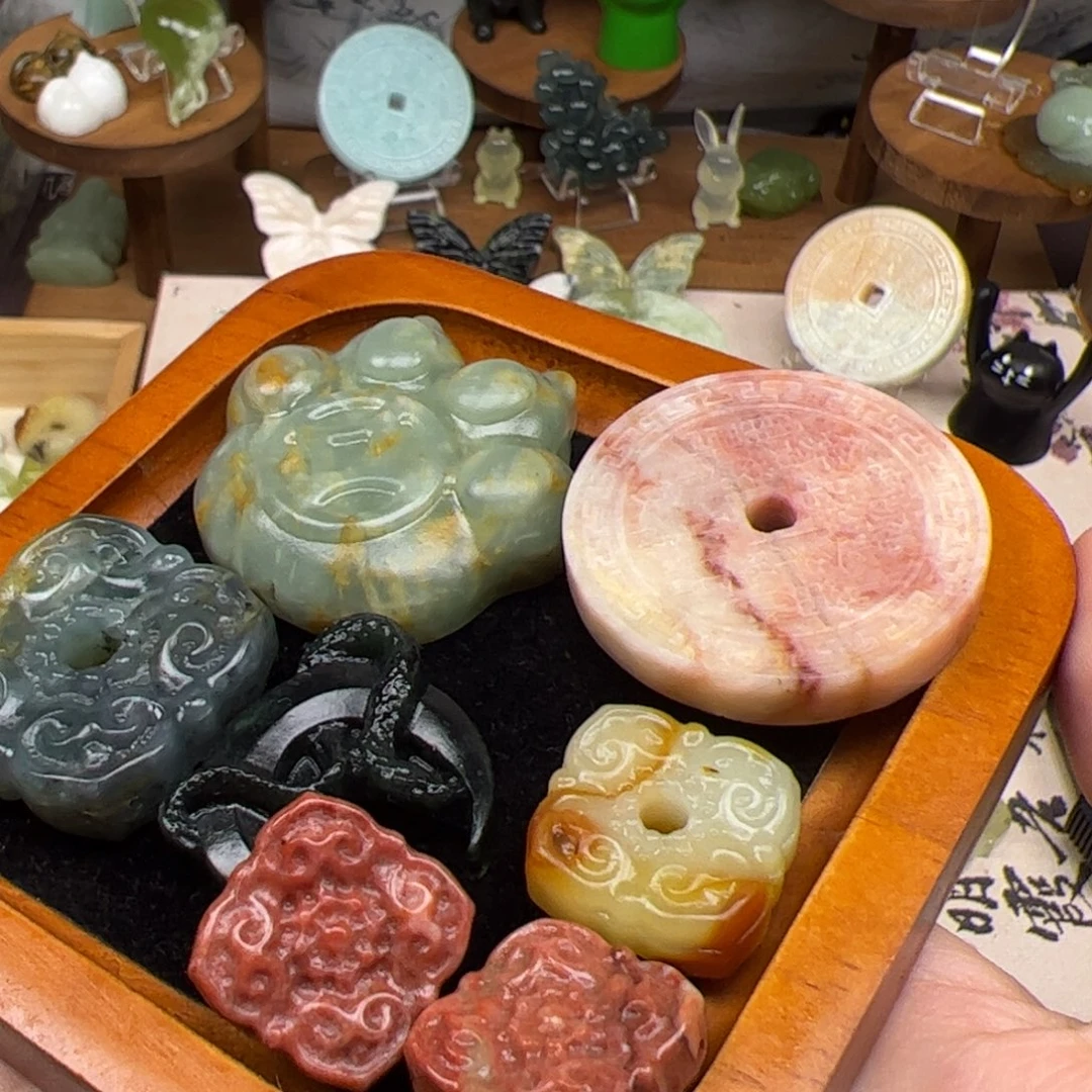 土***生蛇纹石玉合金青提奶盖子母蝶