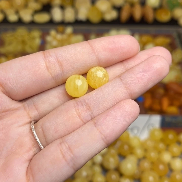 蜜蜡未镶嵌珠宝奇石鸡油黄满蜡妖花圆珠卡11 一对 微瑕