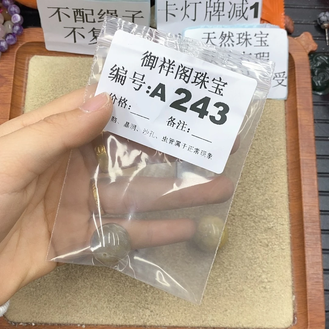 硅化珊瑚（珊瑚玉）颈饰未镶嵌?****