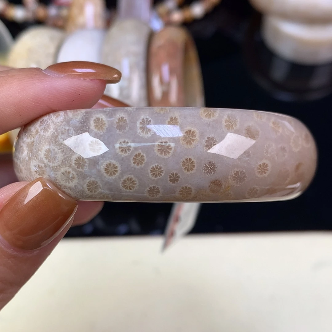 【闪购商品】颈饰未镶嵌硅化珊瑚（珊瑚玉）上新手镯52.6（37号）