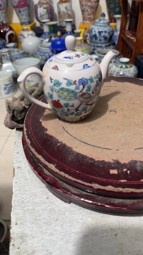 粉彩茶壶一个瓷器
