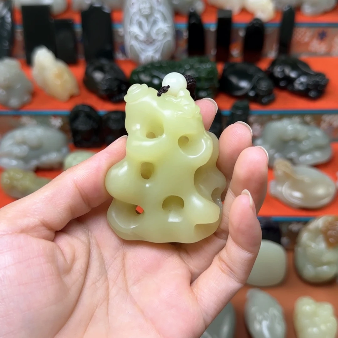 未镶嵌和田玉（糖玉）把件