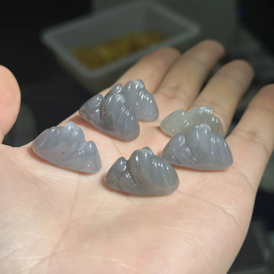 【W84】和田玉烟紫有靠山吊坠多样性发其一