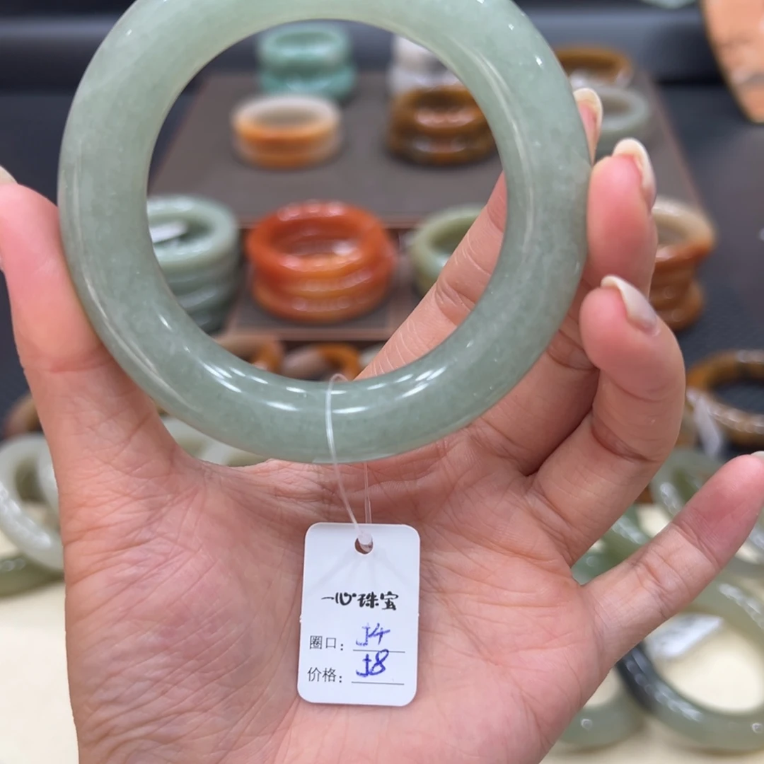 未镶嵌手镯石英质玉